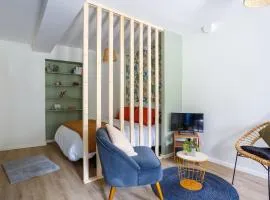 STUDIO COSY NEUF - FIBRE - PARKING GRATUIT - Proche écoles et entreprises