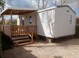 MOBIL HOME DU ROUTIER, glamping site in Valras-Plage