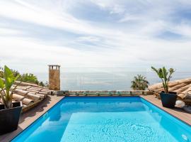 Villa con Infinity pool, hytte i Lloret de Mar