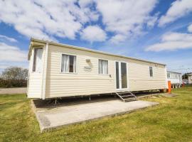 6 Berth Caravan For Hire At St Osyths Holiday Park In Essex Ref 28099gc, hotel in Clacton-on-Sea