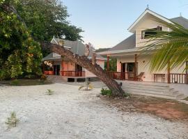 Digwa Beach Chalet, hotel in La Digue