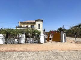 Rosa Parks Villa - Sanyang The Gambia, casa en How Ba