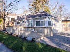 Cozy Grand Bend Cottage with Bunkie, hotel em Grand Bend