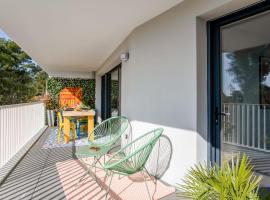 Nice flat with terrace in La Garde near the beach - Welkeys, apartemen di La Garde