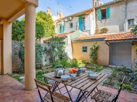 Charming traditional house in Toulon Mourillon - Welkeys, hotell i Toulon