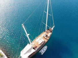 AsterixYacht-navigate to Greece,Turkey and so more, nastanitev na čolnu oz. ladji v mestu Marmaris