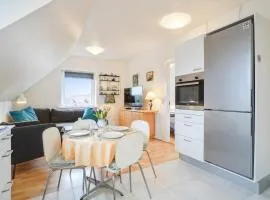 LOVELY TOP FLOOR Apart COPENHAGEN NEAR AIRPORT, METRO AND THE BEACH