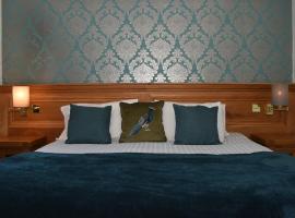 Greyhound Hotel، فندق في Wales