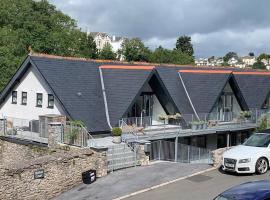 Beautiful, spacious 3 bed Brixham apartment, khách sạn ở Brixham