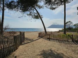 Petit paradis à 200m de la plage! Terrasse-Wifi-Parking-clim, hotell sihtkohas Saint-Mandrier-sur-Mer