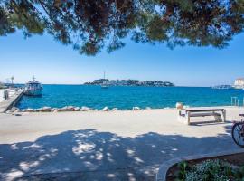 Holiday home Camellia, hotel a Poreč (Parenzo)