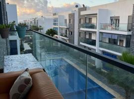 charmante appartement avec piscine et accès a la plage, strandleiga í Tamaris