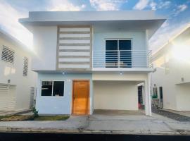 Casa en Baní cerca de la playa, magánszállás Baníban