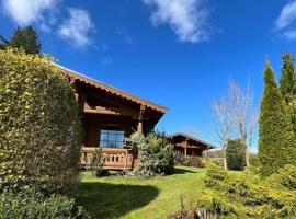 Countryside Log Cabin With Hot Tub - Beech، فندق في ليومنستر