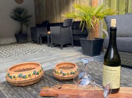 huisje in zeeland helemaal gerenoveerd, Hotel in Sint-Annaland