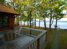 Dog Friendly Leech Lake Home w Perfect Beach Garage Boat Lift, מלון בWalker