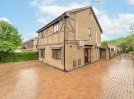 Extensive 4 bed close to Peterborough