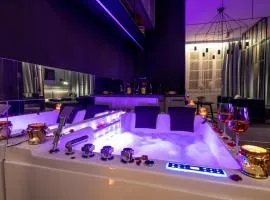 Glamour Jacuzzi Apartment