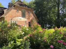 Reetdachhaus Warft Simmerdeis - Maisonettewohnung, vacation rental in Oldenswort