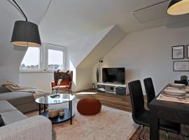 Stylish 3BR apartment -10min to Hbf, full kitchen, homeoffice, Netflix, Wifi, hotel near Mitsubishi Electric Halle, Düsseldorf