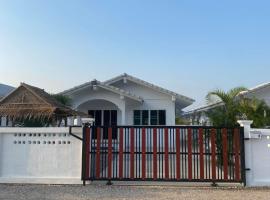 S&F villa, hotel in Sam Roi Yot