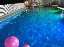 S&F villa, vila v destinaci Sam Roi Yot
