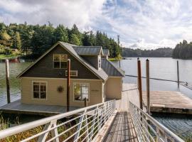 The boat house, vila di Lakeside