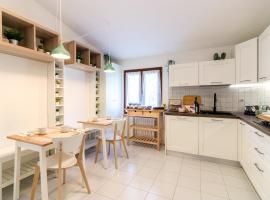 Maeva Guesthouse, hotel a Puegnago sul Garda