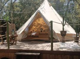 Évasion en pleine nature, Tipi insolite et Jacuzzi au Pont du Gard !, hôtel à Vers-Pont-du-Gard