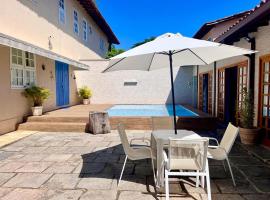 Casa Chalé na Barra da Tijuca Com Piscina Próximo a Praia, holiday home in Rio de Janeiro