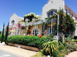 Charlotte House, hotel perto de Skulpiesbaai Nature Reserve, Stilbaai