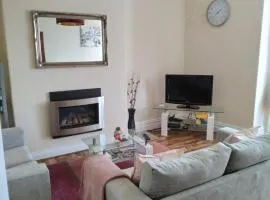 Modern 2bed close to the Promenade & Theatre