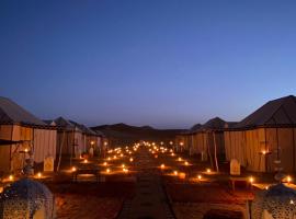 Desert skay camp, hotel en Mhamid