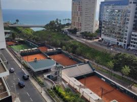 The Guest House 1 at the booming center of Miraflores, Lima - Peru、リマのゲストハウス