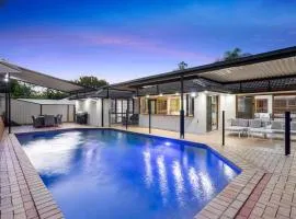 4BR Family Oasis with Pool, Modern and Spacious - Robina