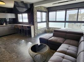 מבנים בים 75 Suites at sea, apartman u gradu 'Haifa'