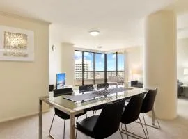 Large elevated apartment St Leonards