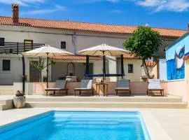House Angela with private pool, private parking, wi-fi and fully fenced garden - WiiBuk