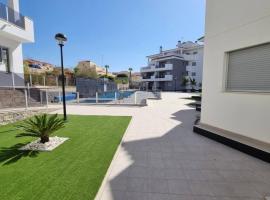 Modern 3 Bedroom 7 Guests Sun Golf Beach Apartments, hotel in Villacosta