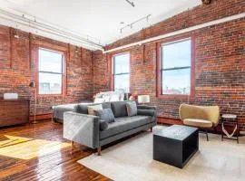 S End Loft w Pool Art Gallery Steps to T BOS-360