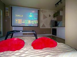 Love room #BBSH, hôtel à Goussainville