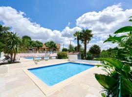 Glamping Dordogne, hotel i Douville