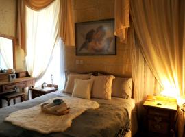 Charming Townhouse with Terrace Sannat Gozo, hotel sa Sannat