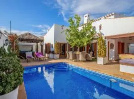 Luxurious Villa in Baos y Mendigo, Spain - Perfect for Families and Groups