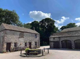 The Old Stables, Near Bakewell, hotel with parking in Millers Dale