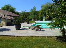 MAISON- Biaudos avec piscine chauffée, casa rústica em Biaudos