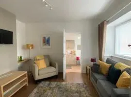 Location, Location! Gorgeous 1 Bed Apt- Killarney