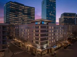 Hyatt House Raleigh North Hills, отель в Роли