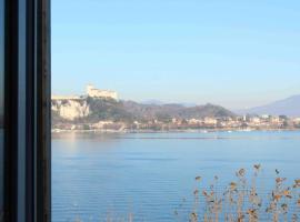 Babalù Con vista lago, hotel v destinaci Arona