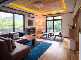 Immaculate Private Family Cottage with Hot Spring、十和田市の別荘